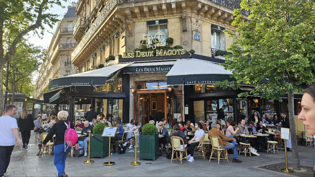 파리 하루 도보 여행 코스 Les Deux Magots 